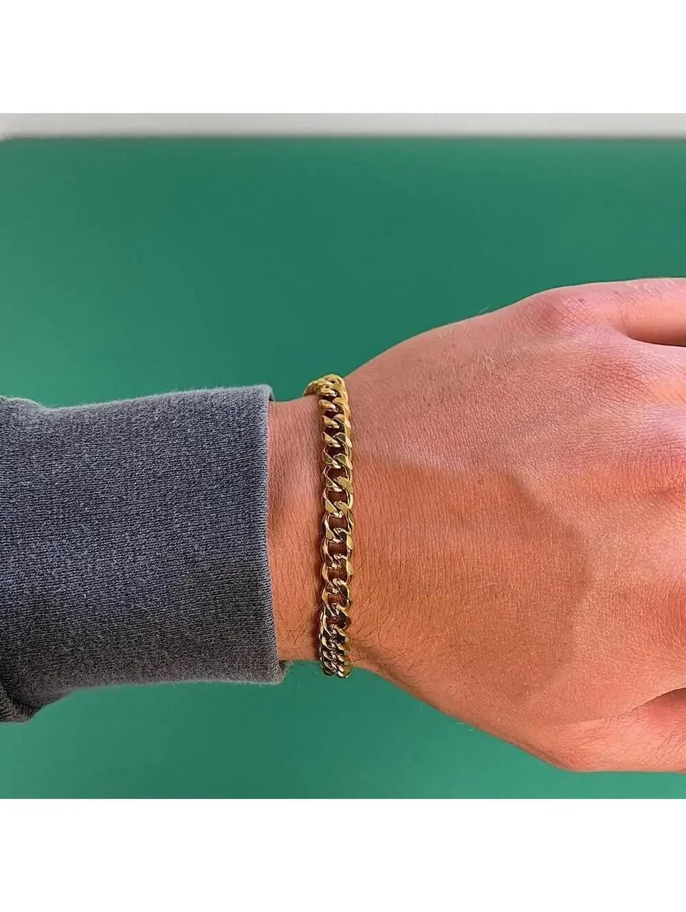 Y2k Vintage style Gold color Cuban Link bracelet. Cool design. Nice quality and